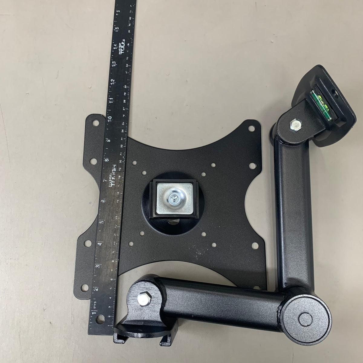MOUNT-IT Full Motion TV Wall Mount Holds 360 Rotation 42" & 44 Lbs Black MI-4151